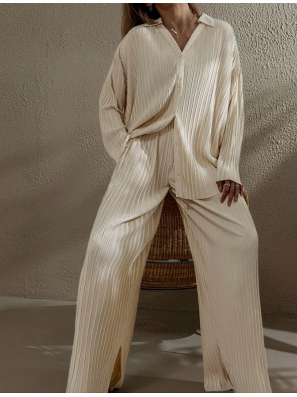 Commense Cream Pleated Plisse
Button Down Shirt Long Sleeve
Blouse Size M NEW